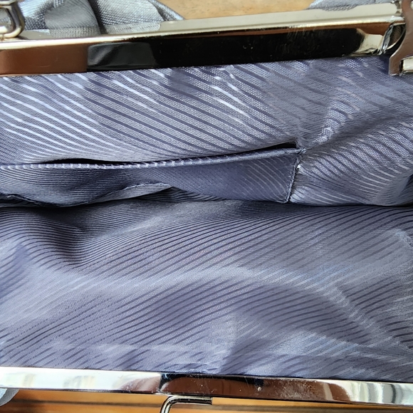 Fabric 3-D clutch silver-grey flower petal with silver chain - Picture 6 of 7